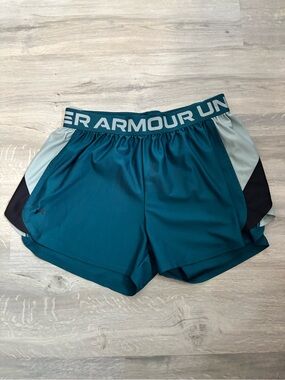 Under Armour Loose Shorts - Size: 1X